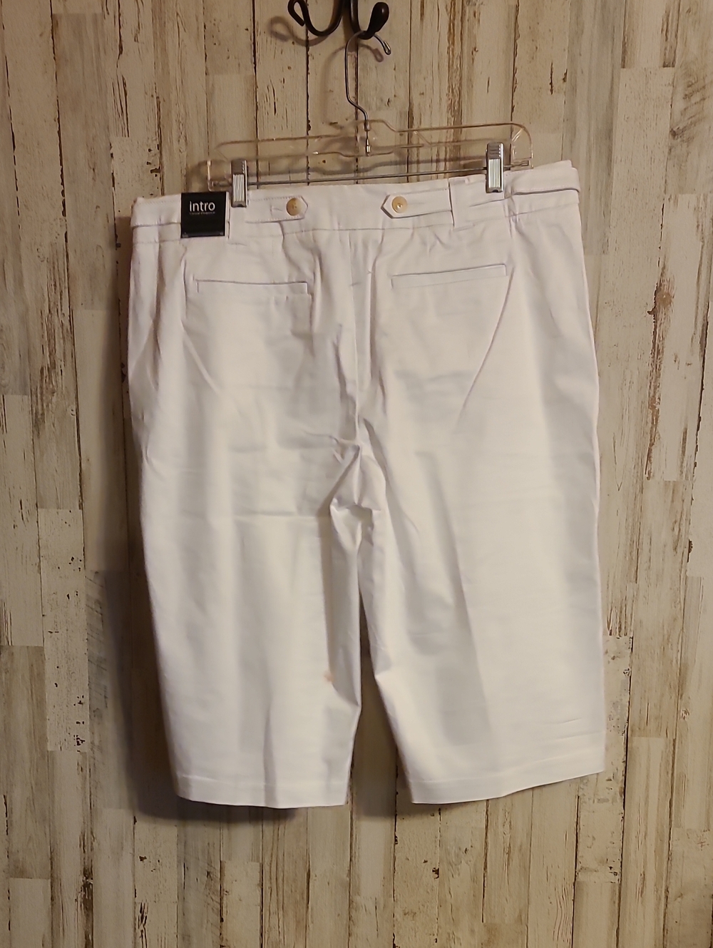 intro. Womans White Flat-Front Tailored Clam Digger (Longer Than Shorts)
